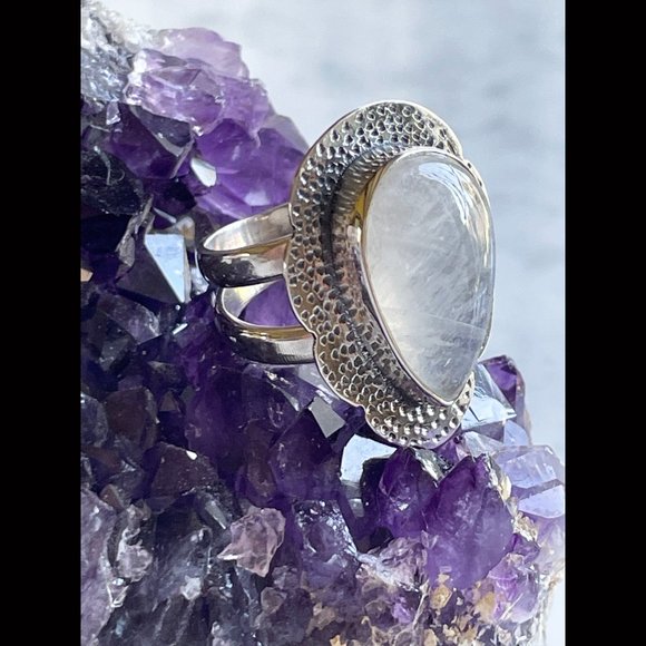 Natural Quartz Crystal Teardrop Cabachon Ring in 925 Sterling, Size 7 - Picture 2 of 9